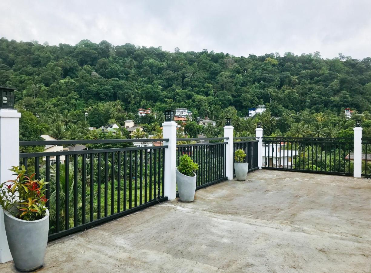 Tranquil Quarter Hotel Kandy Buitenkant foto